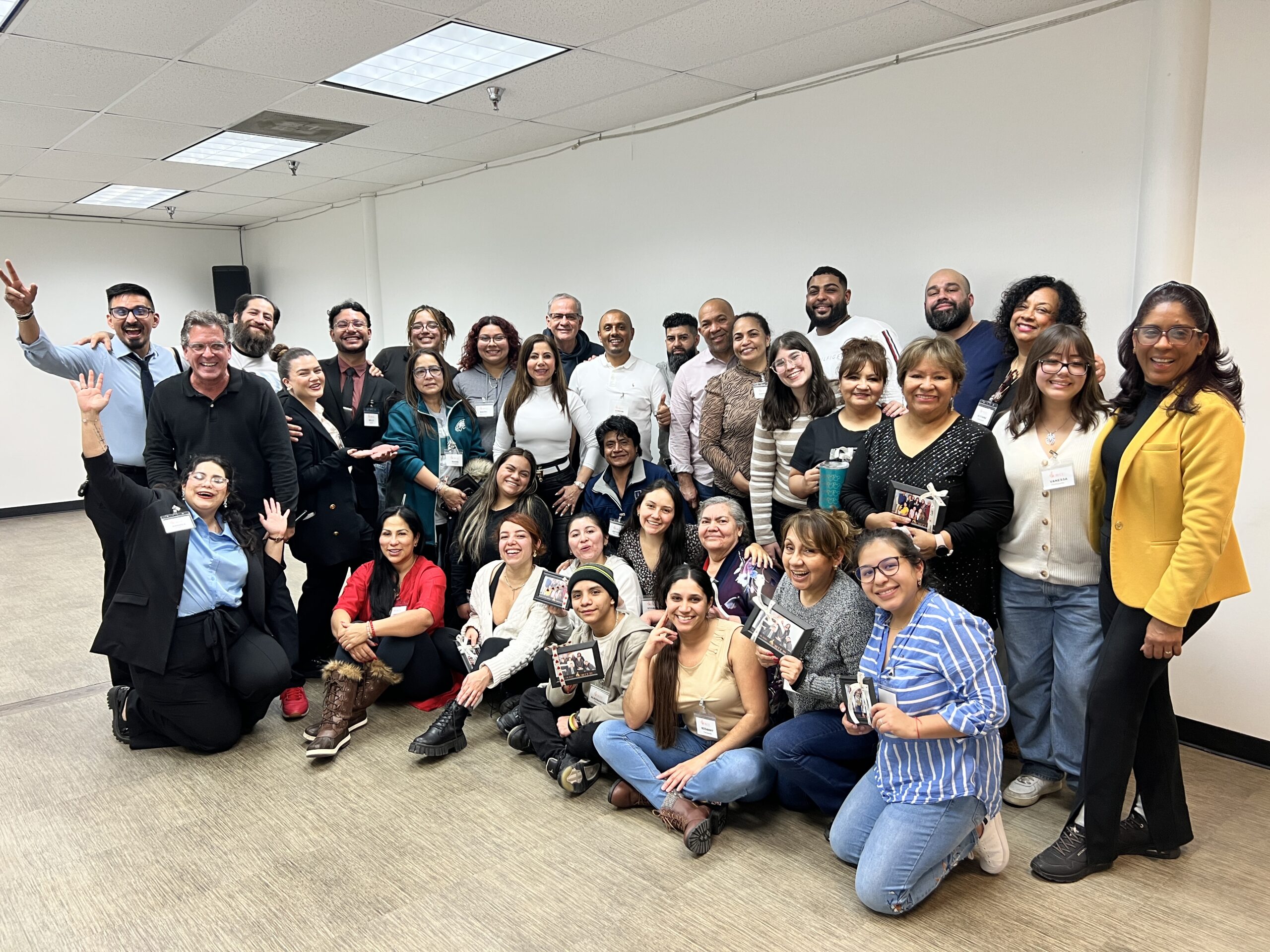 DONA A ACADEMIA CRECE